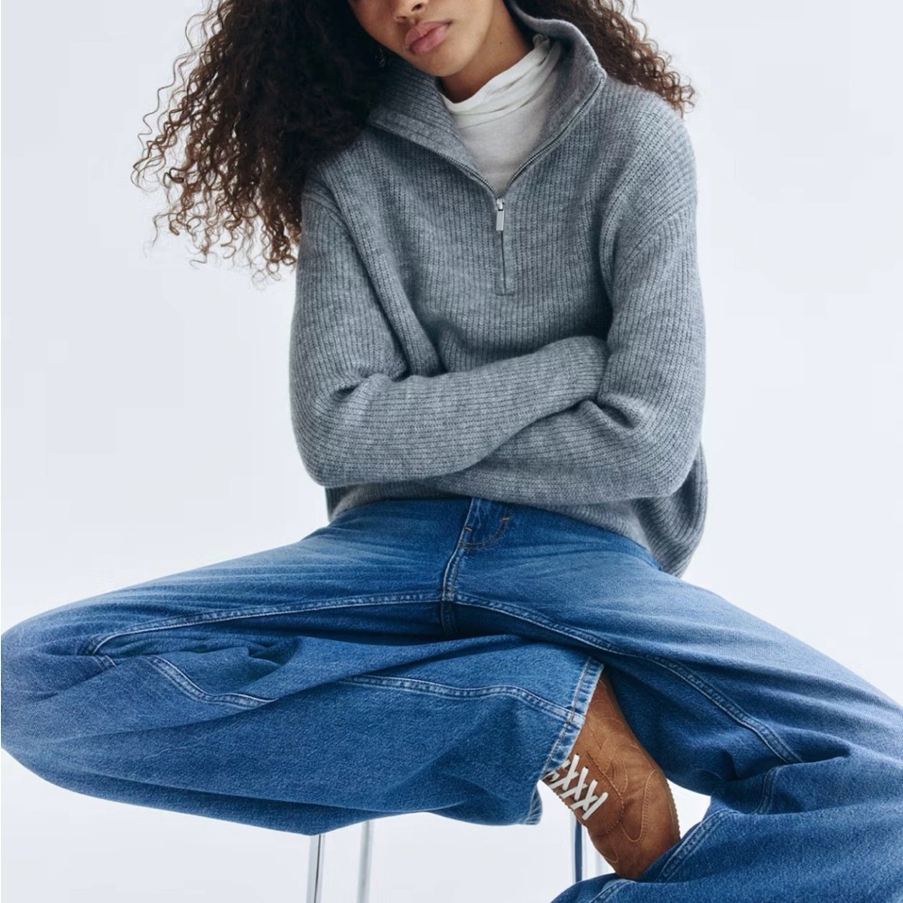 Cozy Gray Ribbed Pullover - Picture 3 of 6